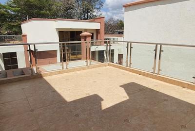 5 Bed Townhouse with En Suite in Lavington - 3