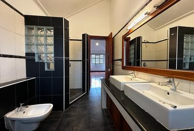 4 Bed Townhouse with En Suite at Peponi Road