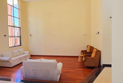 5 Bed Townhouse with En Suite at Lavington - 4