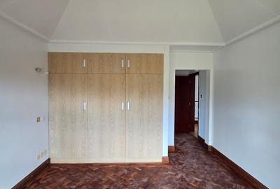 5 Bed Townhouse with En Suite in Runda - 4