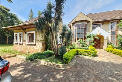 5 Bed House with En Suite in Runda