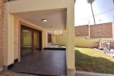 1 Bed Townhouse with Garden at Off Brook House Drive - 4