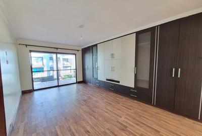 5 Bed Townhouse with En Suite at Westlands - 4