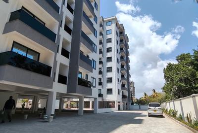 Serviced 3 Bed Apartment with En Suite at Moyne Drive - 3