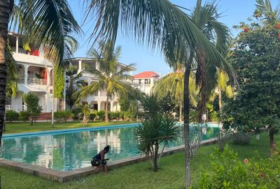 6 Bed Villa with En Suite at Casuarina - 2