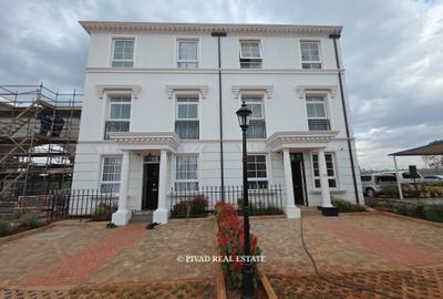 3 Bed Townhouse with Swimming Pool in Tatu City