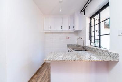 1 Bed Apartment with En Suite in Kilimani - 2
