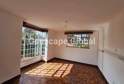 4 Bed House with En Suite in Nyari - 2
