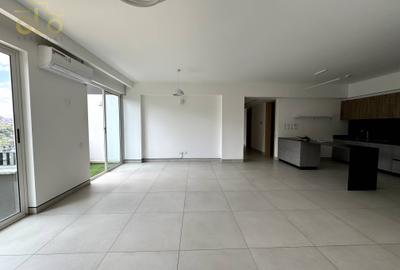 3 Bed Apartment with En Suite in Kilimani