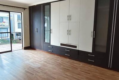 4 Bed Townhouse with En Suite in Brookside - 4