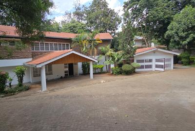 4 Bed House with En Suite at Lobelia Drive - 2