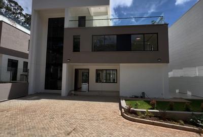 6 Bed Villa with En Suite in Kitisuru