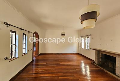 5 Bed House with En Suite in Runda - 2