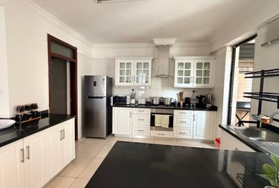 Serviced 3 Bed Apartment with En Suite in Westlands Area - 4
