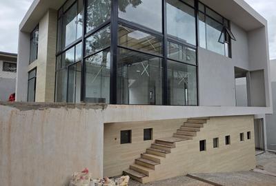 6 Bed Villa with En Suite at Lavington - 3