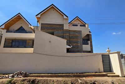 5 Bed Townhouse with En Suite at Varsityville