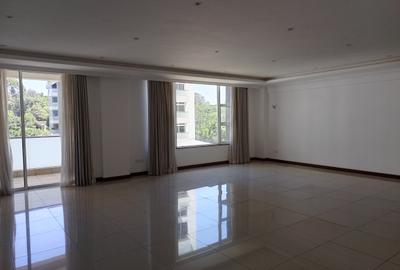 4 Bed Apartment with En Suite in General Mathenge