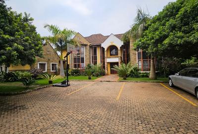 5 Bed Townhouse with En Suite at Runda