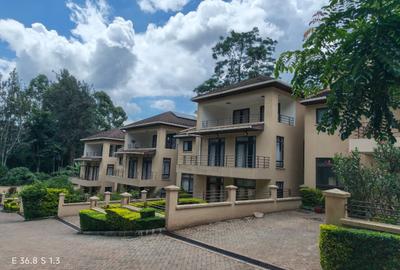 5 Bed Townhouse with En Suite at Lavington - 3