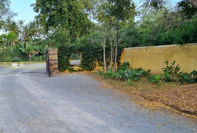 1,000 m² Land at Aloo Drive