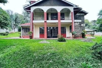 5 Bed House with En Suite at Lavington Green