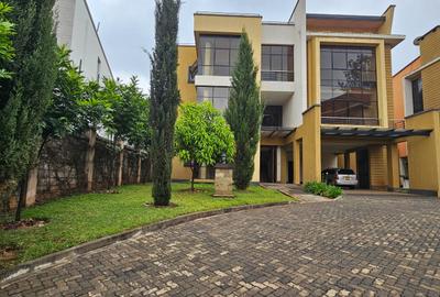 5 Bed Villa with En Suite in Lavington