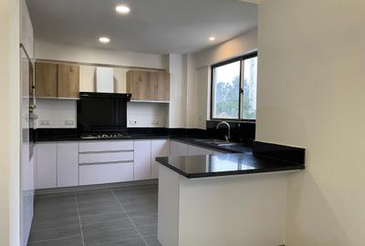 Serviced 3 Bed Apartment with En Suite in Kileleshwa