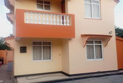 3 Bed House with En Suite at Bombululu