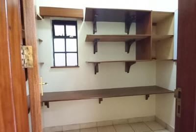 4 Bed Townhouse with En Suite in Spring Valley - 4