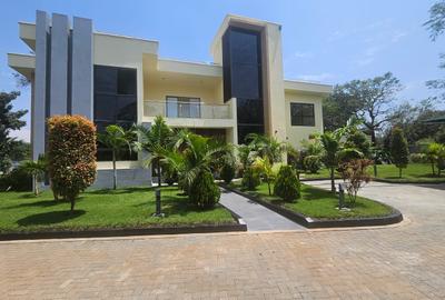 6 Bed House with En Suite in Runda