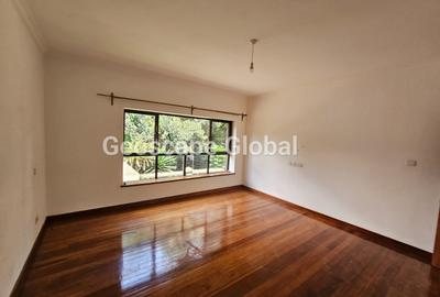 5 Bed Townhouse with En Suite in Lavington - 4