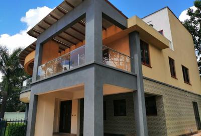 5 Bed Townhouse with En Suite at Lavington Green