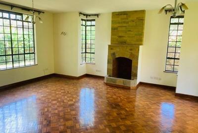 4 Bed Townhouse with En Suite at Lavington - 2