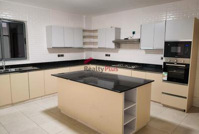 4 Bed Apartment with En Suite in Kilimani
