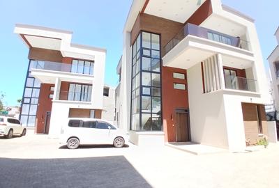 5 Bed Townhouse with En Suite at Lavington Green - 2