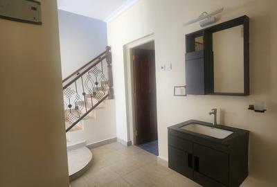 4 Bed House with En Suite in Karen - 3