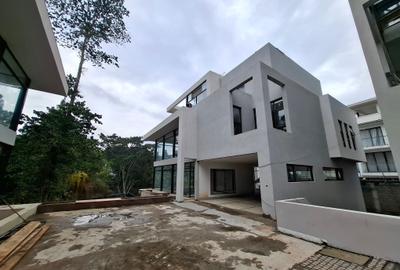 6 Bed Townhouse with En Suite in Lavington - 4