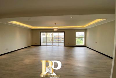 3 Bed Apartment with En Suite in Riverside