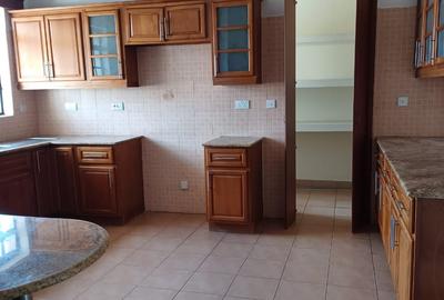 4 Bed Apartment with En Suite in Lower Kabete