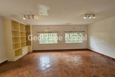 4 Bed House with En Suite in Lavington - 3