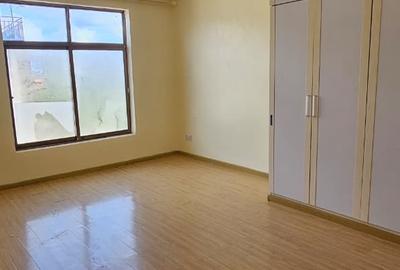 3 Bed Apartment with En Suite in Lavington - 4