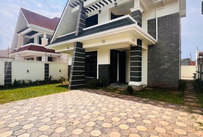 4 Bed House with En Suite at Membley - 4