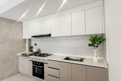 2 Bed Apartment with En Suite in Riverside - 3