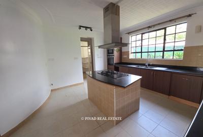 4 Bed House with Swimming Pool at Garden Estate - 3