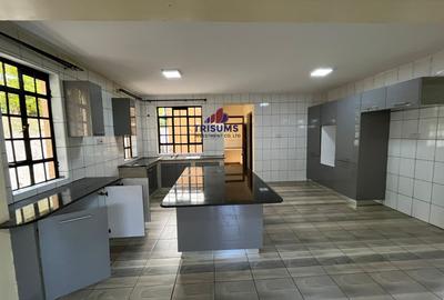 5 Bed Townhouse with En Suite in Kyuna