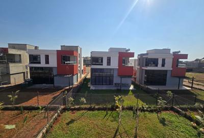 4 Bed House with En Suite in Membley - 2