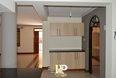 4 Bed Apartment with En Suite in Parklands - 2