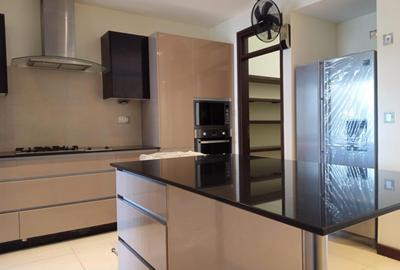 3 Bed Apartment with En Suite in Nyali Area