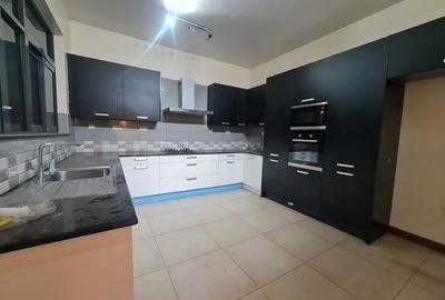 3 Bed Apartment with En Suite at Parklands - 2