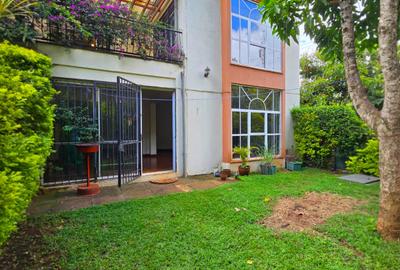 5 Bed Townhouse with En Suite in Brookside